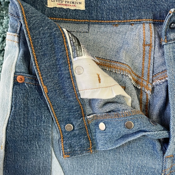 Levi’s 501s in unique design - Picture 3 of 4